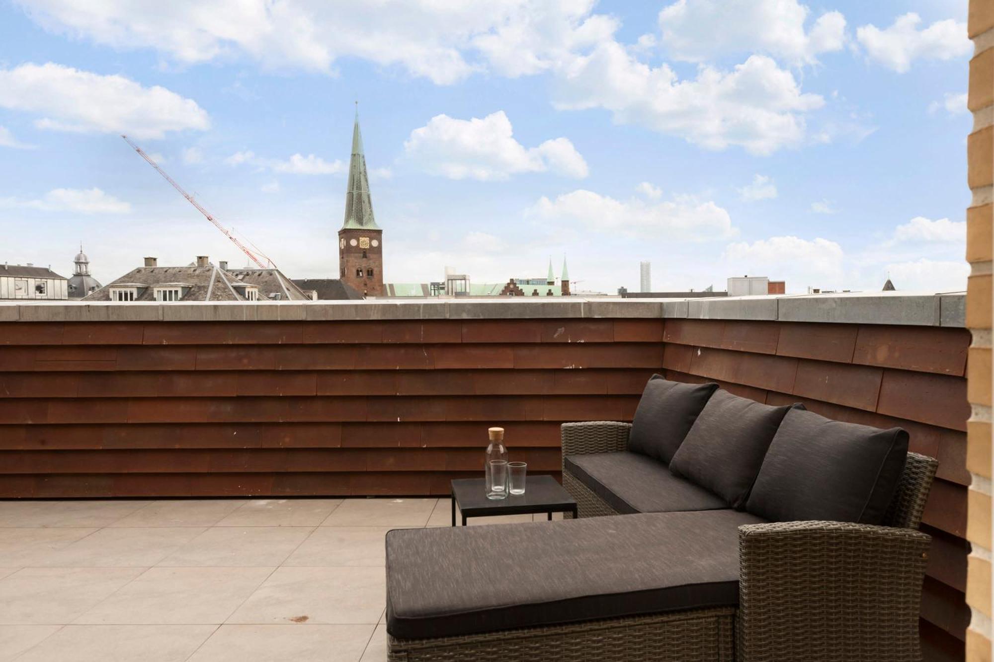 Grand Penthouse Suite With Private Rooftop Terrace Aarhus Exterior photo